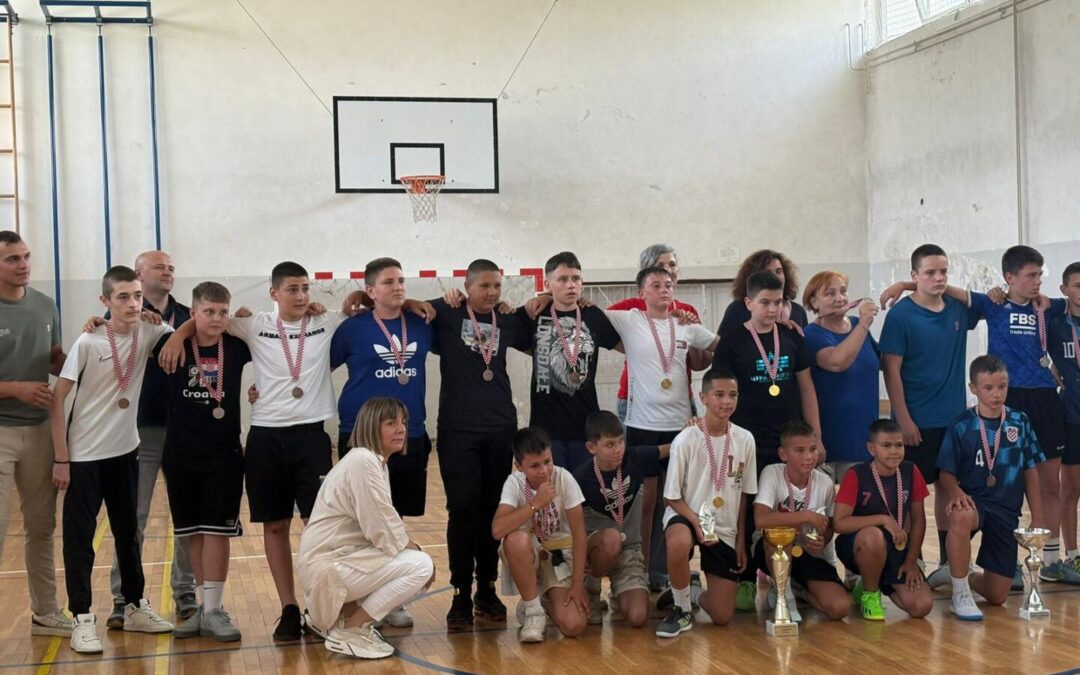 Školska nogometna liga OŠ Nikole Tesle Gračac uspješno završena!